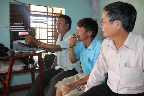 Am anh giua trung khoi: Thac thom ben Icom hinh anh