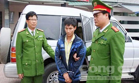Cuoc tron chay gan 2.000 km cua ke sat nhan mau lanh hinh anh