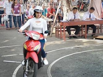 Thi giay phep lai xe may: Cham diem bang 'mat than' hinh anh