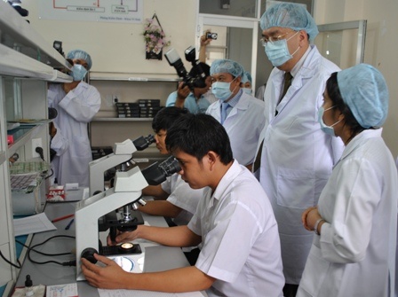 Nguoi Viet chi 2 ty USD moi nam chua benh o nuoc ngoai hinh anh