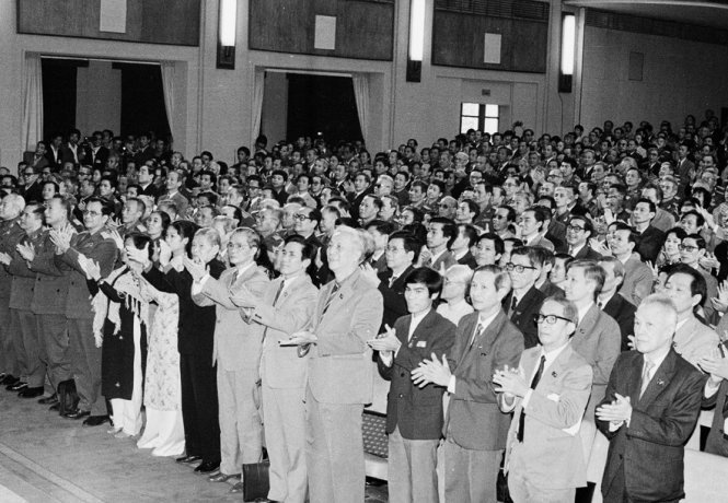 Dai hoi VI: Dai hoi giua long khung hoang hinh anh