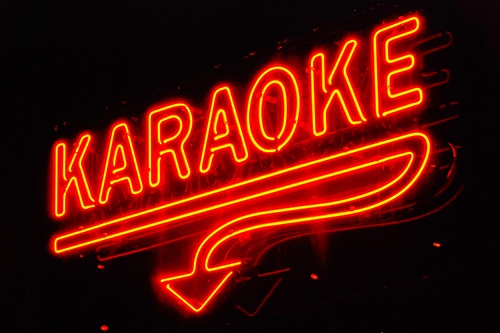 Tranh gianh 'dao' hat karaoke, mot nguoi bi dam chet hinh anh