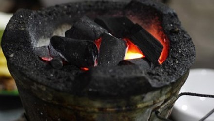 Suoi lo than trong cabin, 3 tai xe chet tham hinh anh