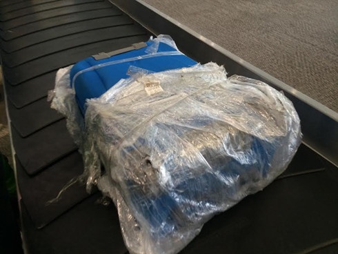 Hanh ly khach bi rach o san bay: Lanh dao Bo GTVT noi gi? hinh anh