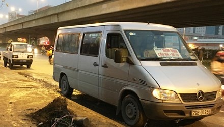 'Xe du' lap ben truoc mui xe canh sat hinh anh