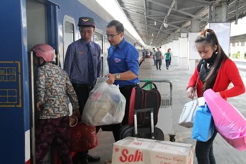 Hon 13.000 khach ve que an Tet trong ngay cao diem cuoi hinh anh