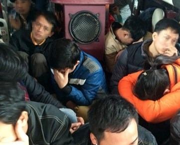 Ha Noi: xe khach 45 cho cho 74 hanh khach hinh anh