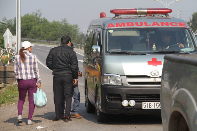 Xe cap cuu bat khach vao Sai Gon gia 600.000 dong/nguoi hinh anh