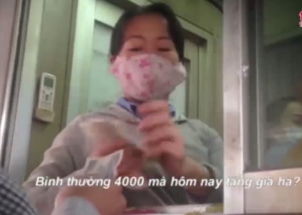 Clip nhan vien giu xe san bay Tan Son Nhat 'ma' ra sao? hinh anh