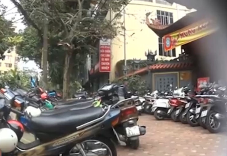 Bat nhao dich vu trong giu xe tu phat tai Ha Noi hinh anh