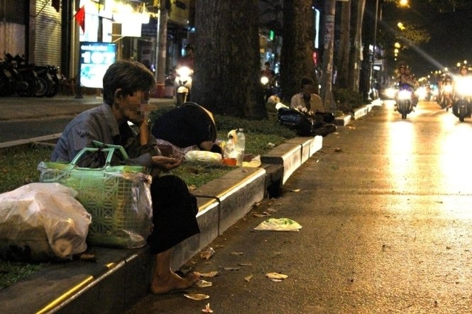 An xin kiem rat nhieu tien, buoc ho chuyen nghe duoc khong? hinh anh