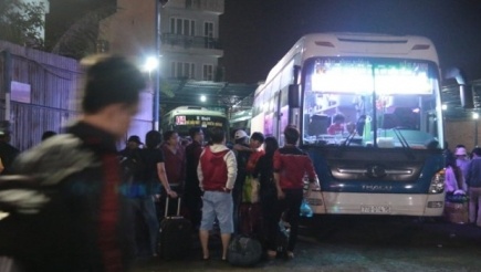 Nua dem, Giam doc So buoc nha xe tra lai tien cho khach hinh anh