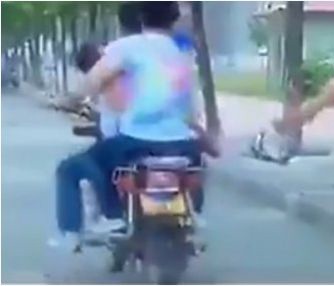 Tung tien, dung chuyen con bi bat coc de huy dong 500 trieu hinh anh