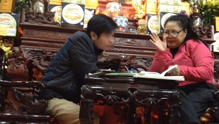 Loan xem boi dau nam: Thay cung 'tri' ngoai tinh hinh anh