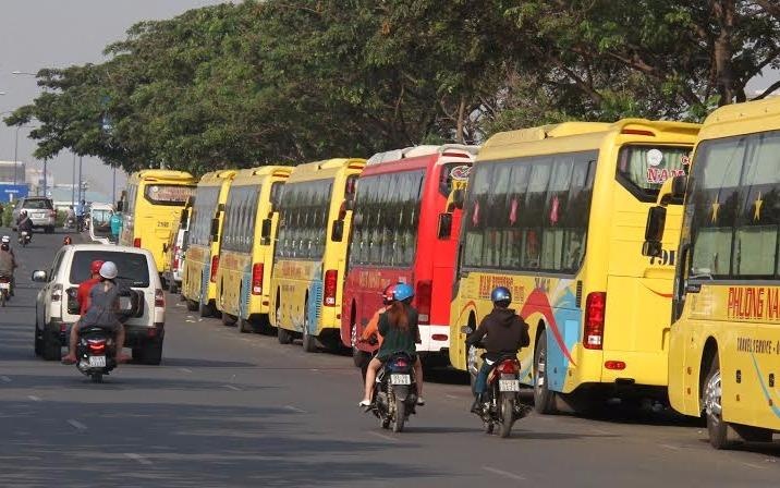 Cac hang van tai lap ben moi o dai lo Mai Chi Tho hinh anh