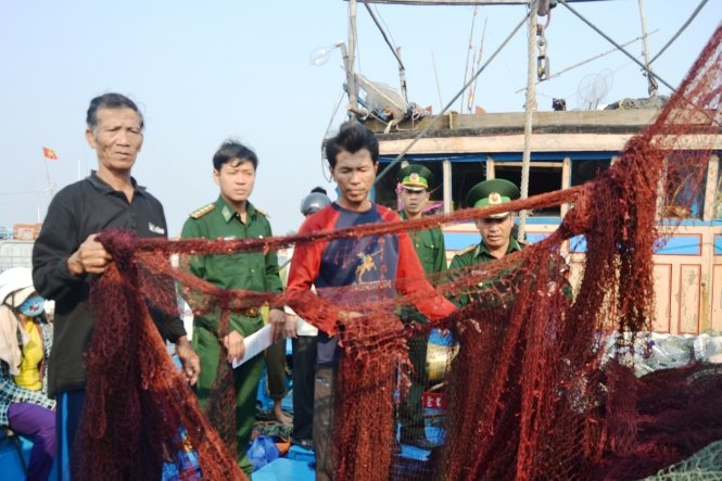 Yeu cau Trung Quoc boi thuong cho tau ca bi cuop pha hinh anh