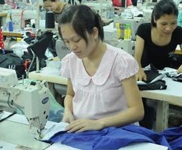 Lao dong nu o nuoc ngoai mang thai se bi truc xuat hinh anh