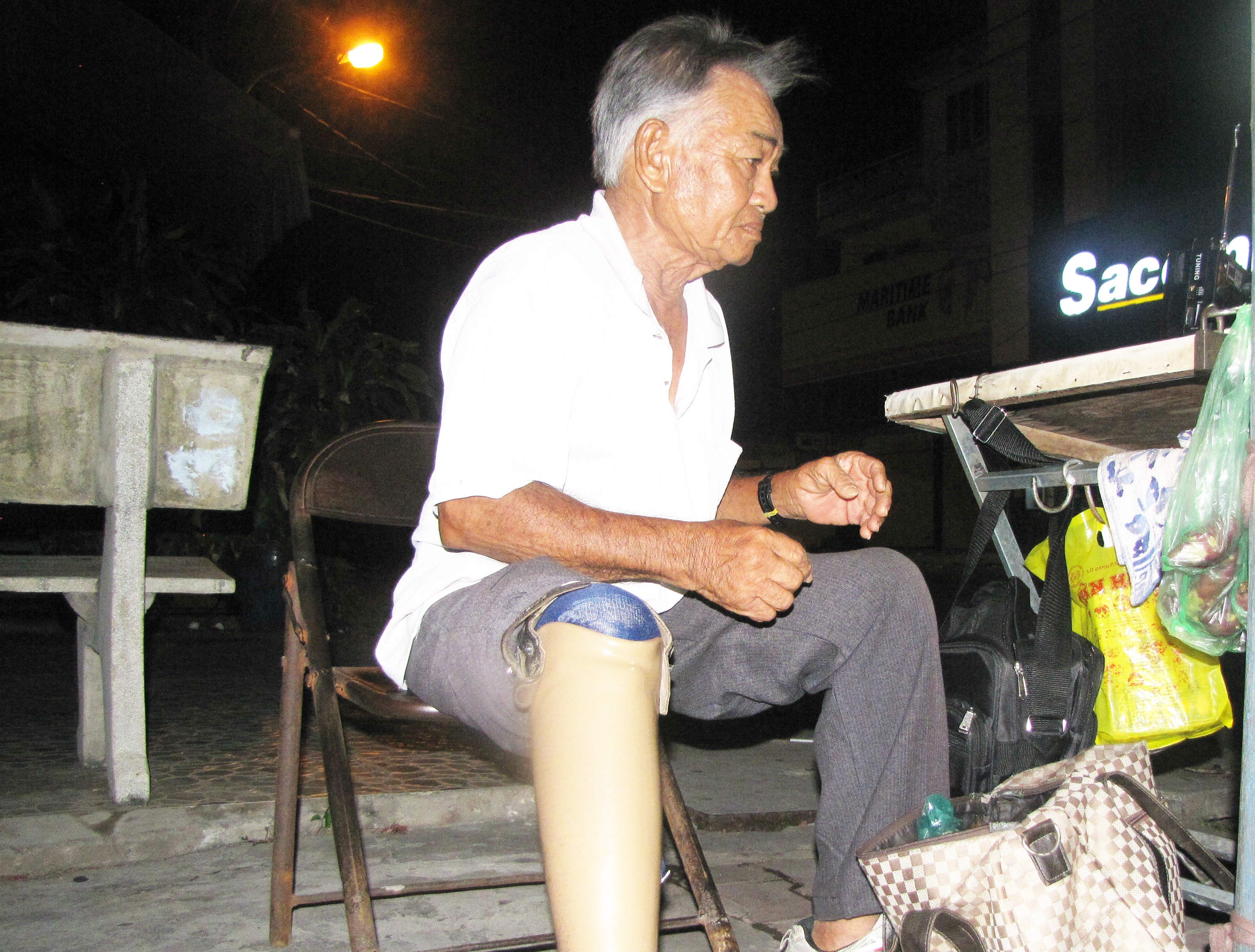 cu ong tan tat bi giat tien anh 1