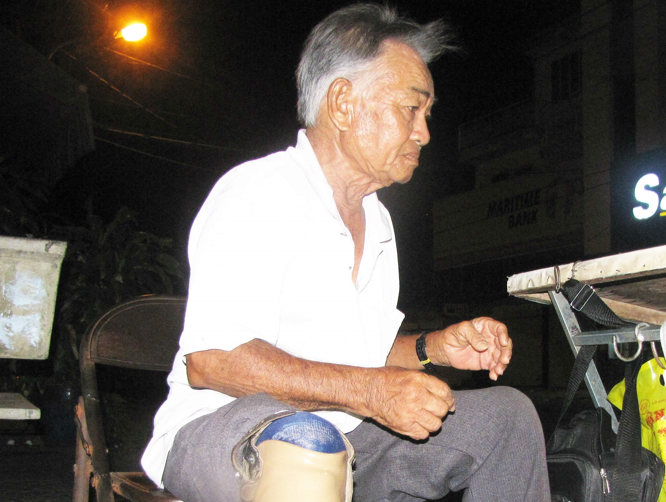 Cu ong tan tat ban ve so bi cuop hon 8 trieu dong hinh anh