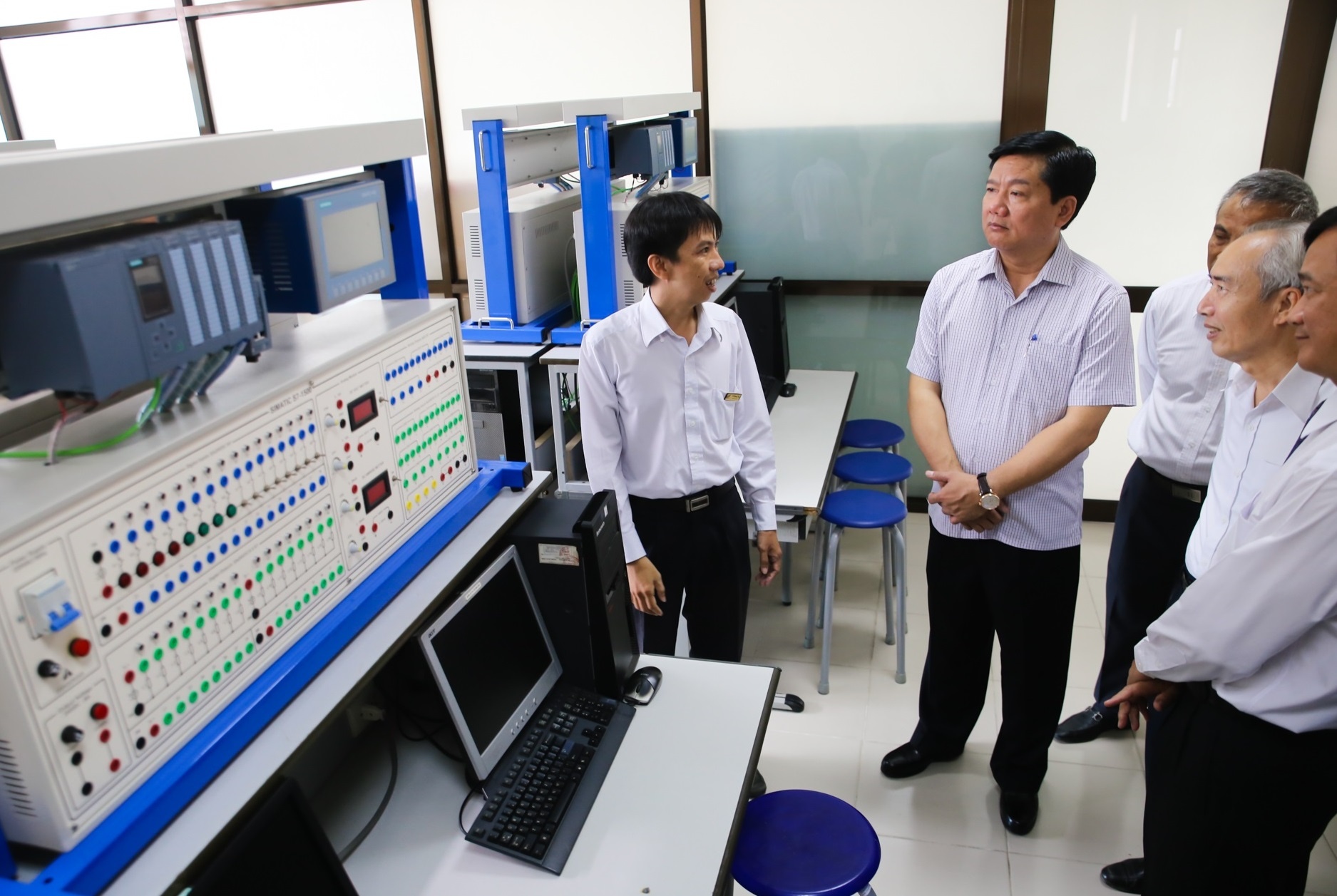 Bi thu Dinh La Thang anh 1