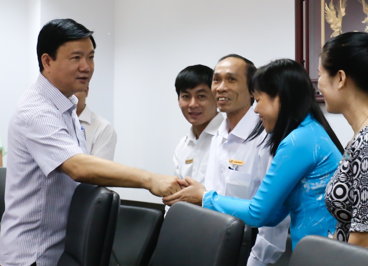 Nghe truong keu cuu, Bi thu Thang lap tuc goi Bo truong Tien hinh anh