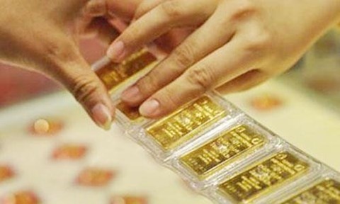 Len vao phong ngu chi gai trom 10 cay vang hinh anh