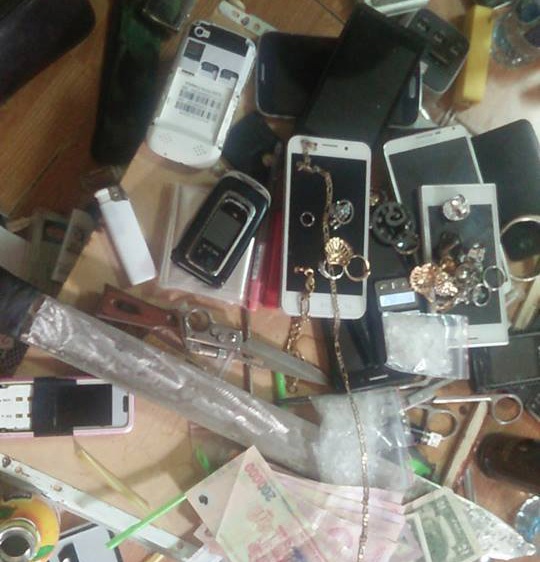 Hàng trăm cảnh sát bao vây khách sạn ảnh 2 Hang tram canh sat bao vay khach san anh 2