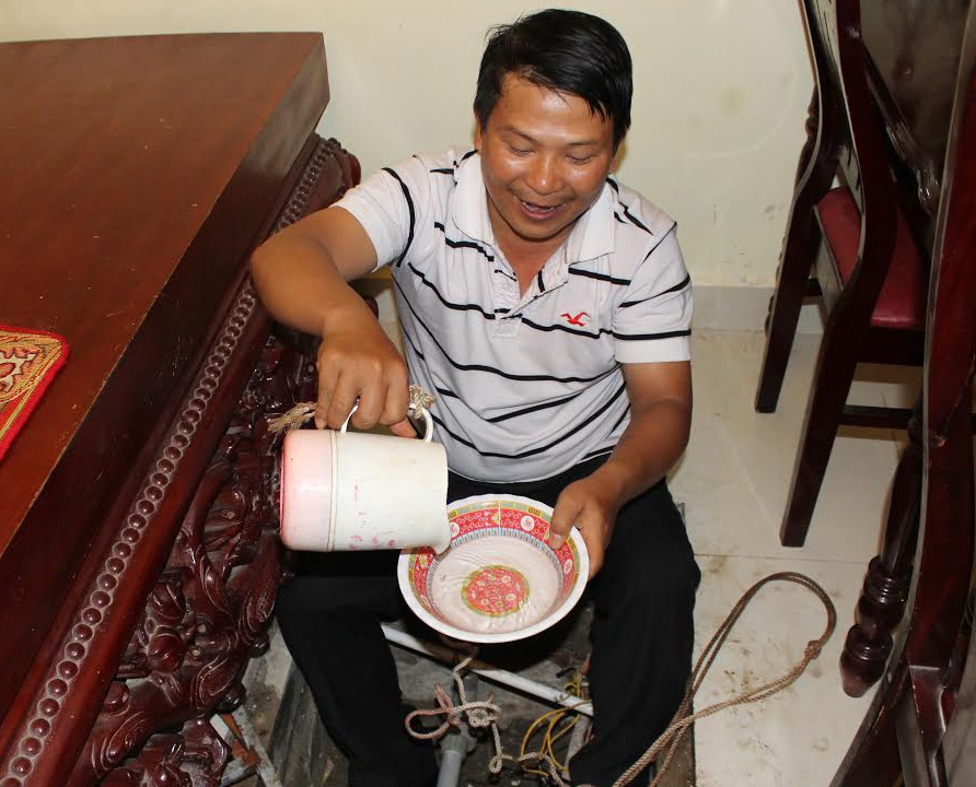 Nuoc gieng nong den 42 do C o Da Lat hinh anh