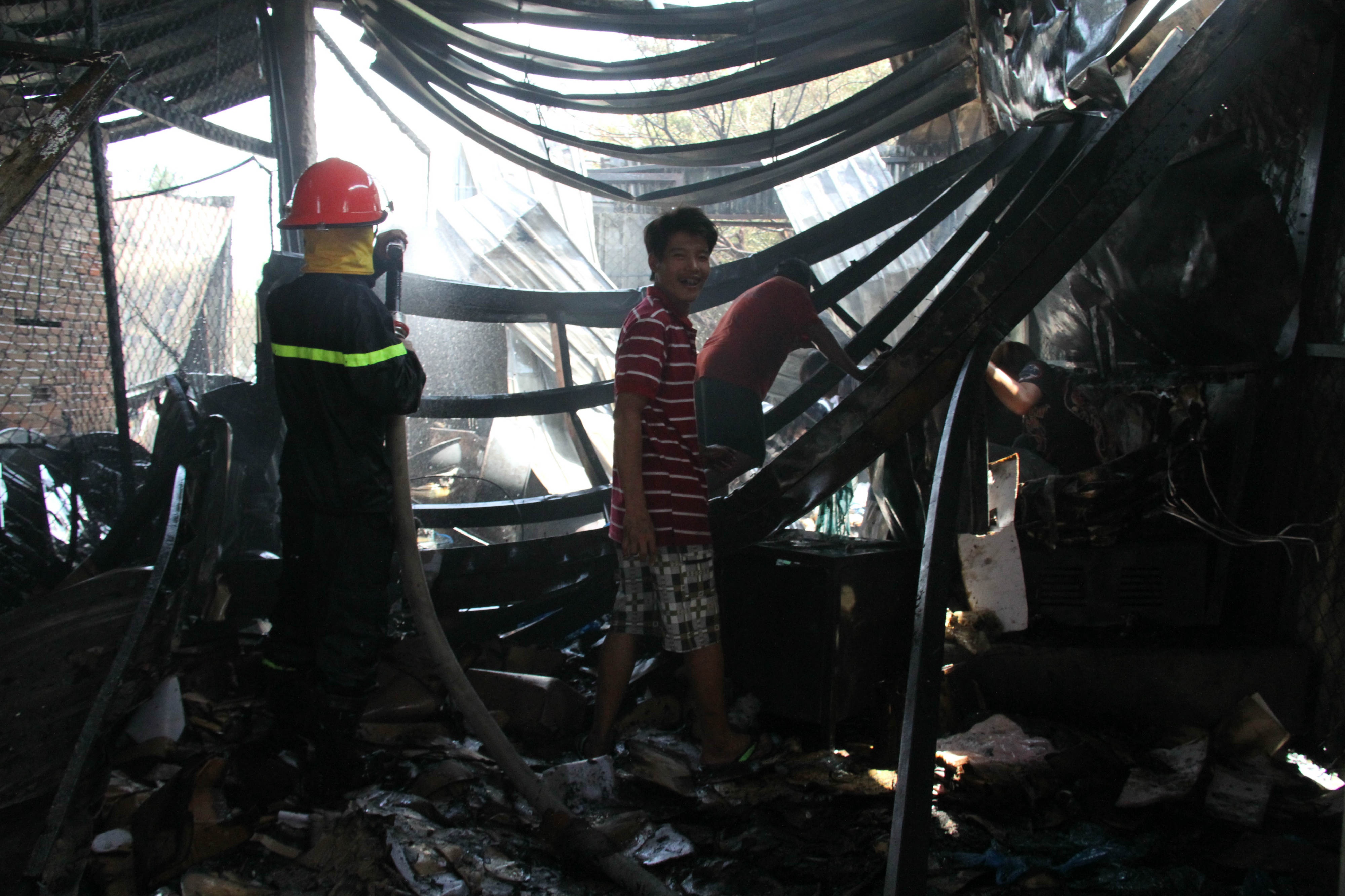 Chợ Hóa An cháy ảnh 2 Cho Hoa An chay anh 2