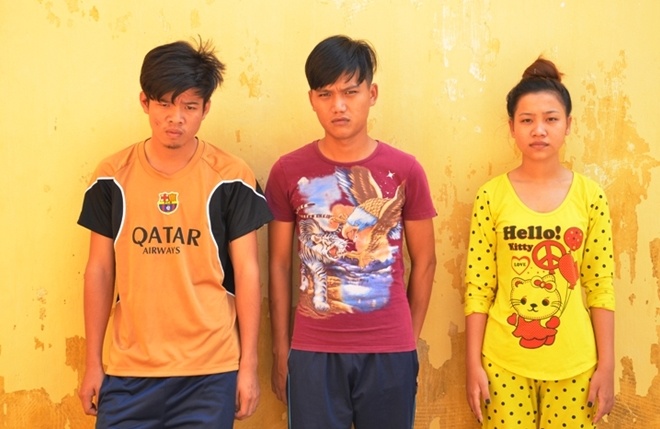 Nu tiep vien goi hoi dam chet khach hat karaoke hinh anh