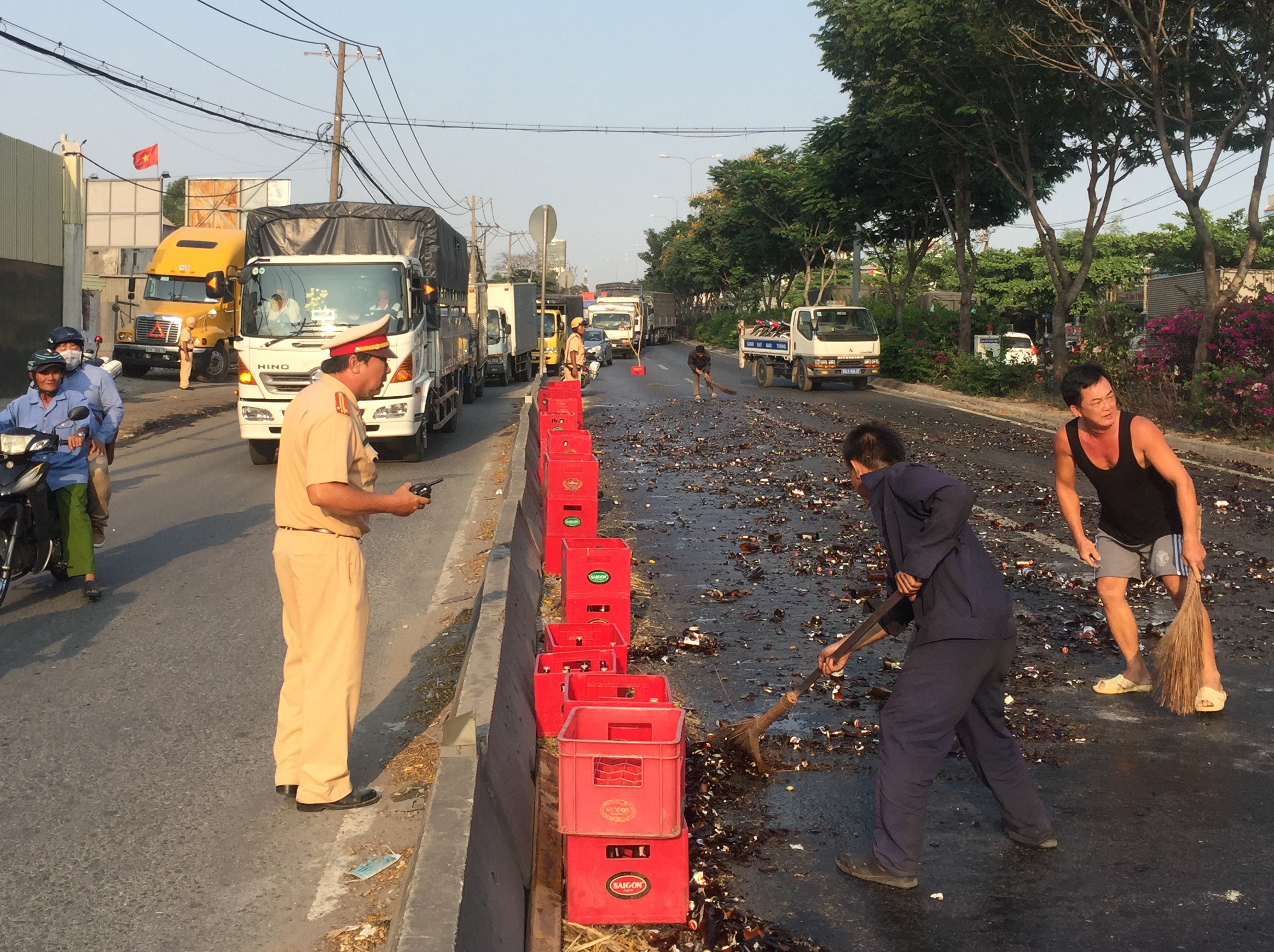 do xe bia tren quoc lo anh 1