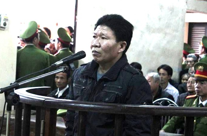 An chung than cho ke danh vo tu vong roi than nhien di ngu hinh anh