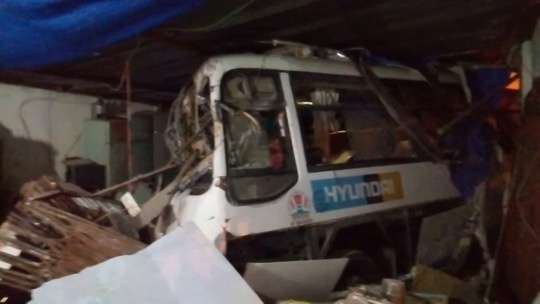 Xe khach tong xuyen hai can nha hinh anh