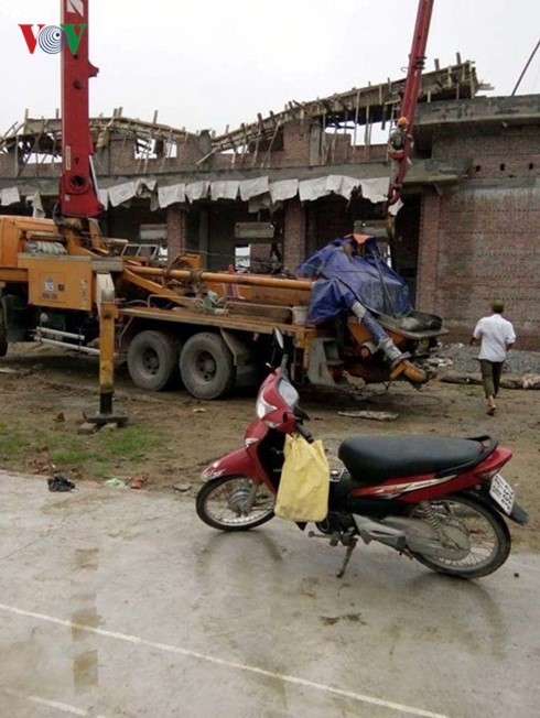 sập mái nhà văn hóa thôn ảnh 1 sap mai nha van hoa thon anh 1