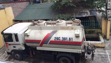 Bo lot toi pham vu buon lau hon 8.000 lit xang? hinh anh