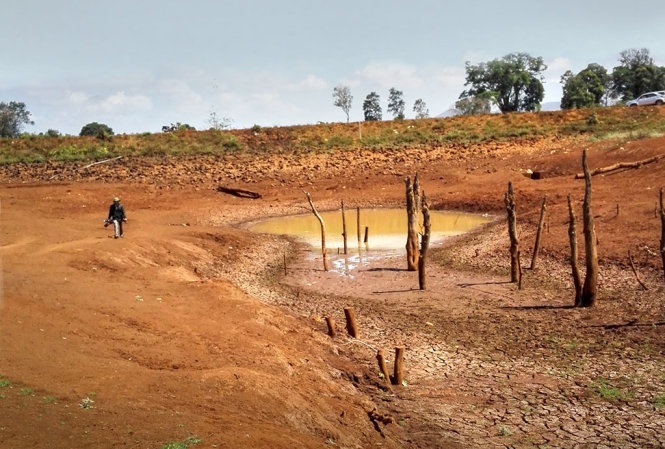 118 hồ chứa nước trơ đáy ảnh 2 118 ho chua nuoc tro day anh 2