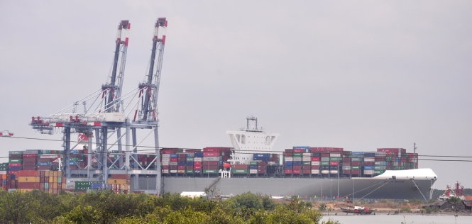 Cang Cai Mep don tau sieu trong 150.000 tan hinh anh