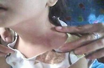 Vo xin nuoc uong, 'ma men' cuong buc nu sinh cap 3 hinh anh