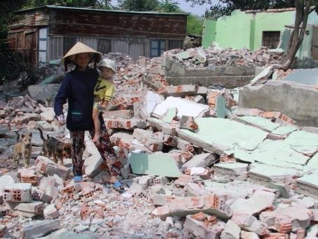 Chuyen la o Da Nang: Dan dap nha roi ra o lan trai hinh anh