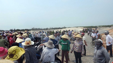 Dan qua khich, pha le khoi cong khu nghi duong ven bien hinh anh