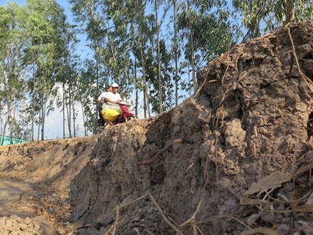 Sup lun duong giao thong do han han hinh anh