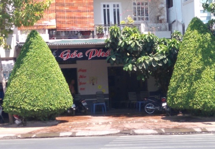 Canh sat co dong no sung khong che con do hinh anh