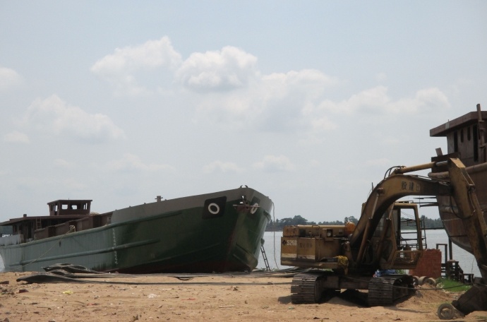 Dut cap khi ha thuy sa lan, 2 cong nhan thiet mang hinh anh