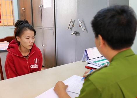 Cap doi dung roi dien gay hang chuc vu cuop tao ton hinh anh