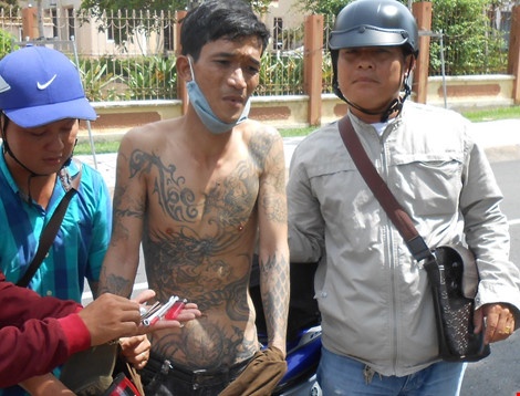 Bat ten trom dung kim tiem tan cong 'hiep si' hinh anh