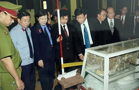 Tham phan tu 'dieu tra' de minh oan cho bi cao hinh anh