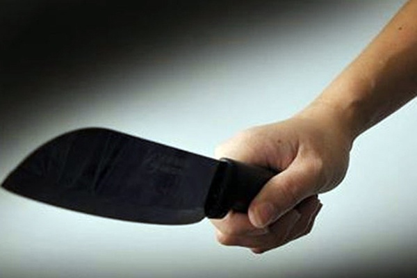 Nua dem vao nha hang xom dam chet ban nhau hinh anh