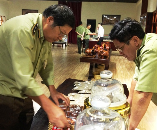 Du khach Trung Quoc lam thu doan hinh anh