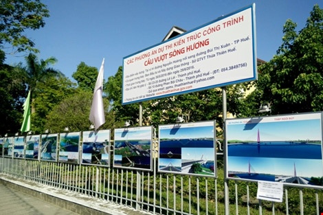 Lay y kien nguoi dan ve du an cau vuot song Huong hinh anh