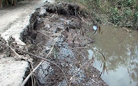 Lien tiep sat lo dat o Hau Giang hinh anh